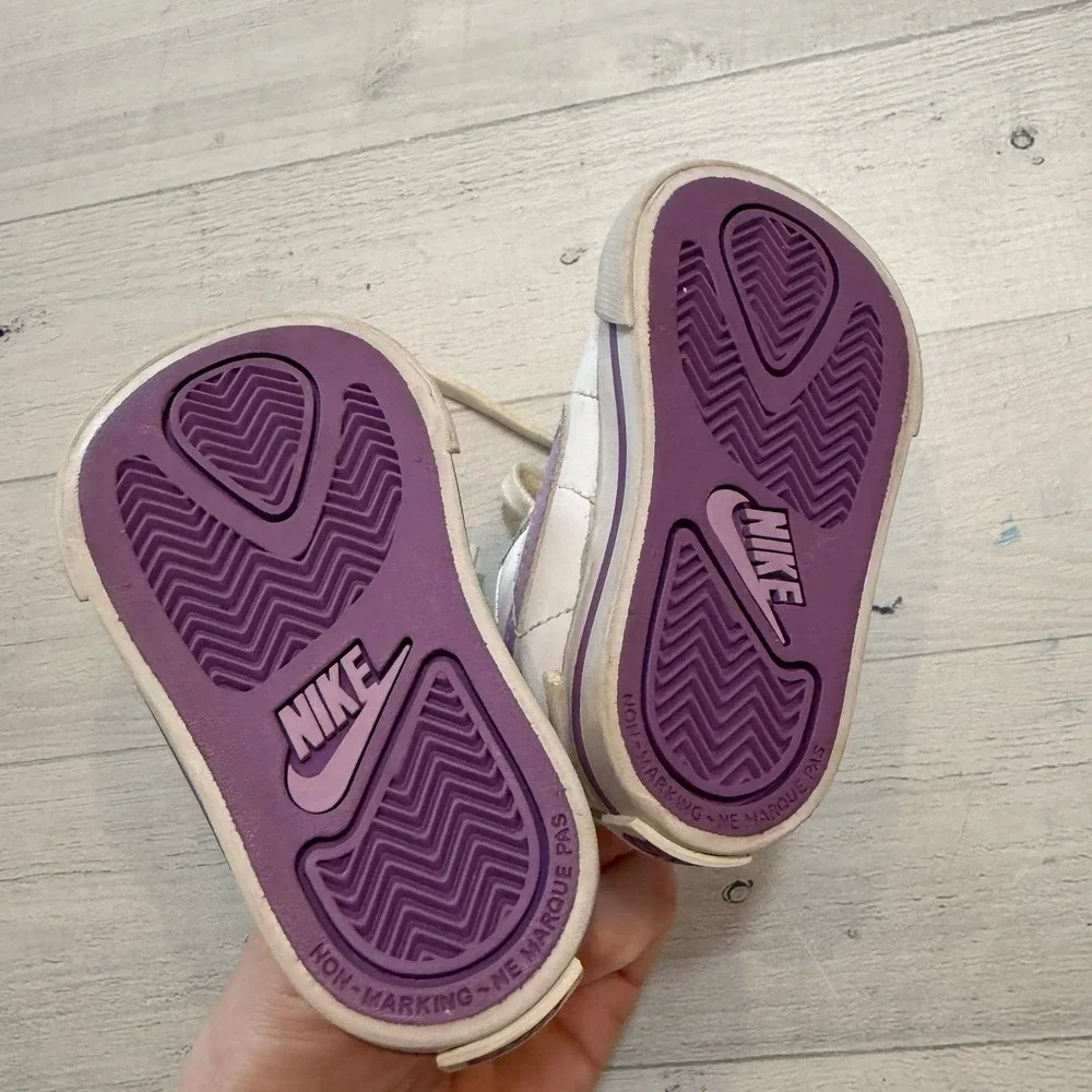 Nike white‎ and light purple baby toddler shoes child size 2